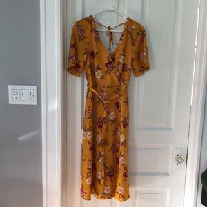 ☀️NWT Mustard Floral Midi Dress, size M